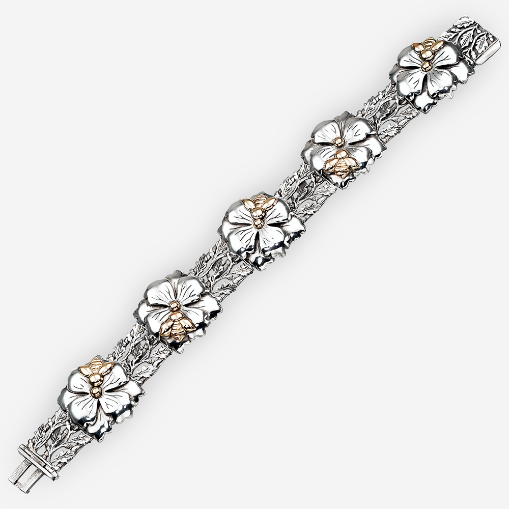 Pulsera de plata floral con cinco enlaces de flores y acentos de abejas de oro de 14k.