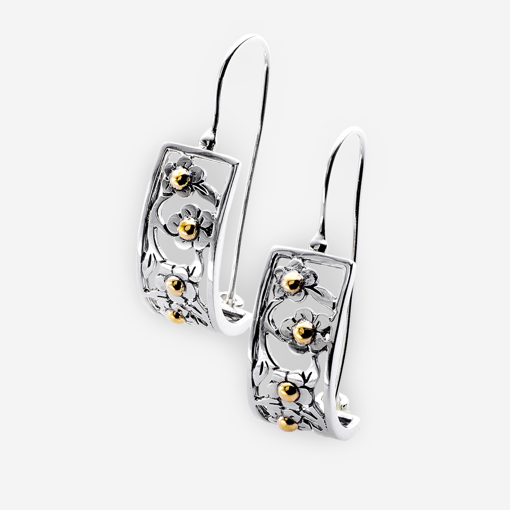 Aretes de plata con detalles florales de oro de 14k y plata con refuerzos de alambre.