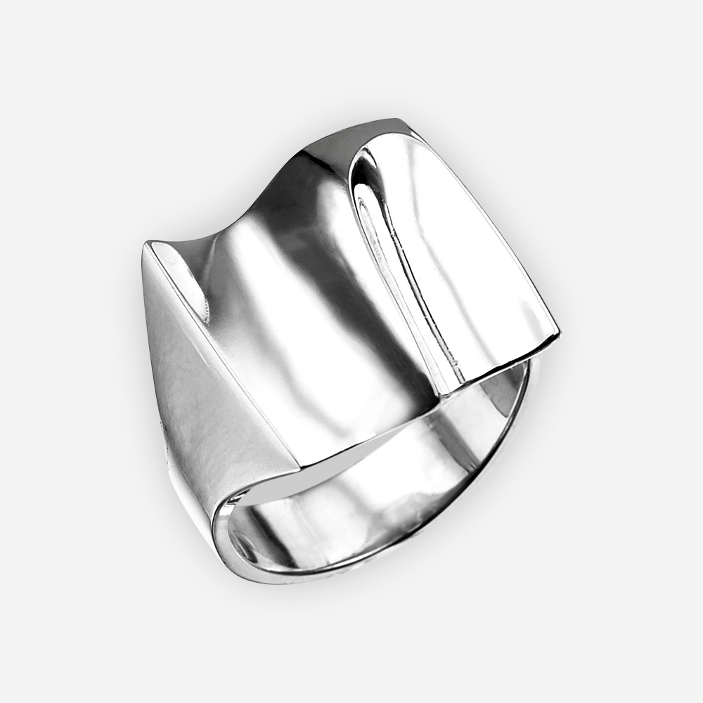 Anillo moderno de plata en forma de ola del mar hecho a mano de plata fina 925.