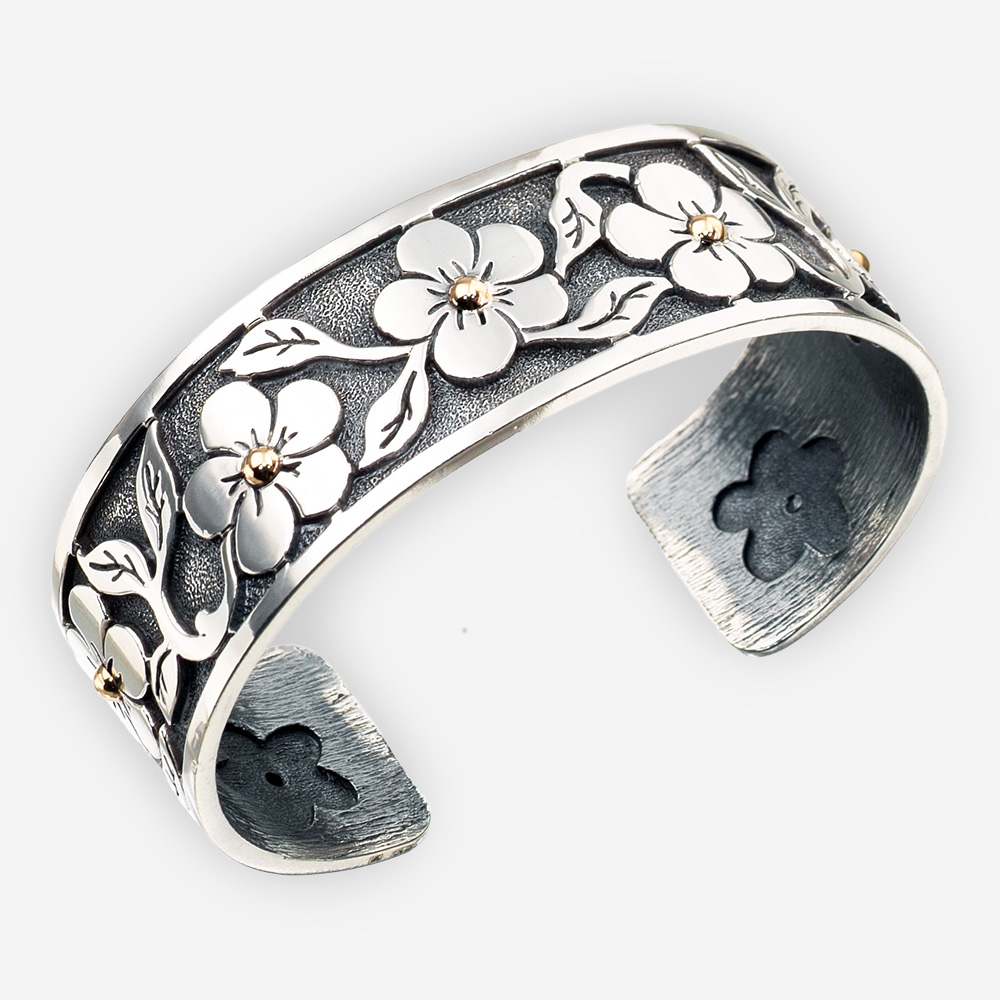 Brazalete floral de suroeste con flores y pistilos de oro de 14k.