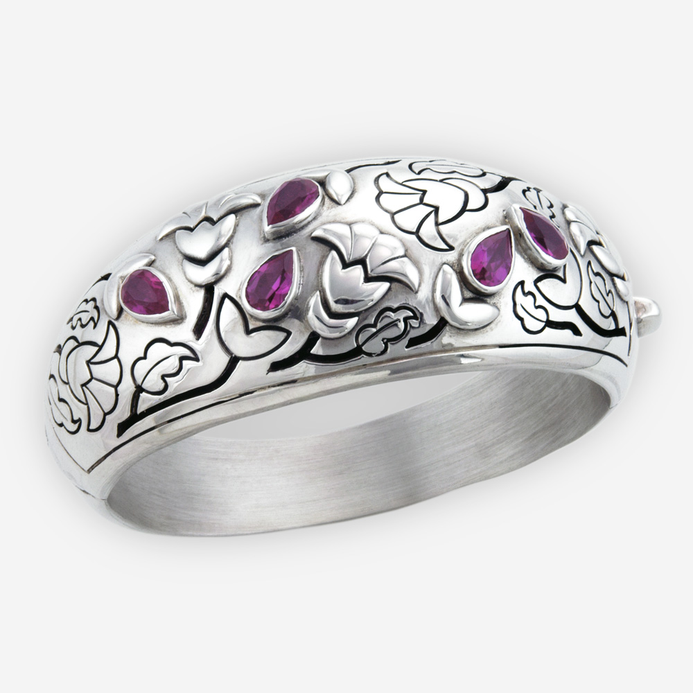 Ostentoso Brazalete Confeccionado en Plata Sólida .925 con Diseños Florales y Zirconias Cúbicas.