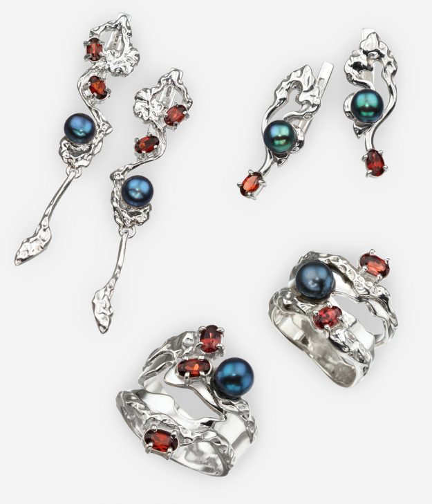 The Red and The Black jewellery collection features Art Deco style in 925 sterling silver with black pearl and garnet
