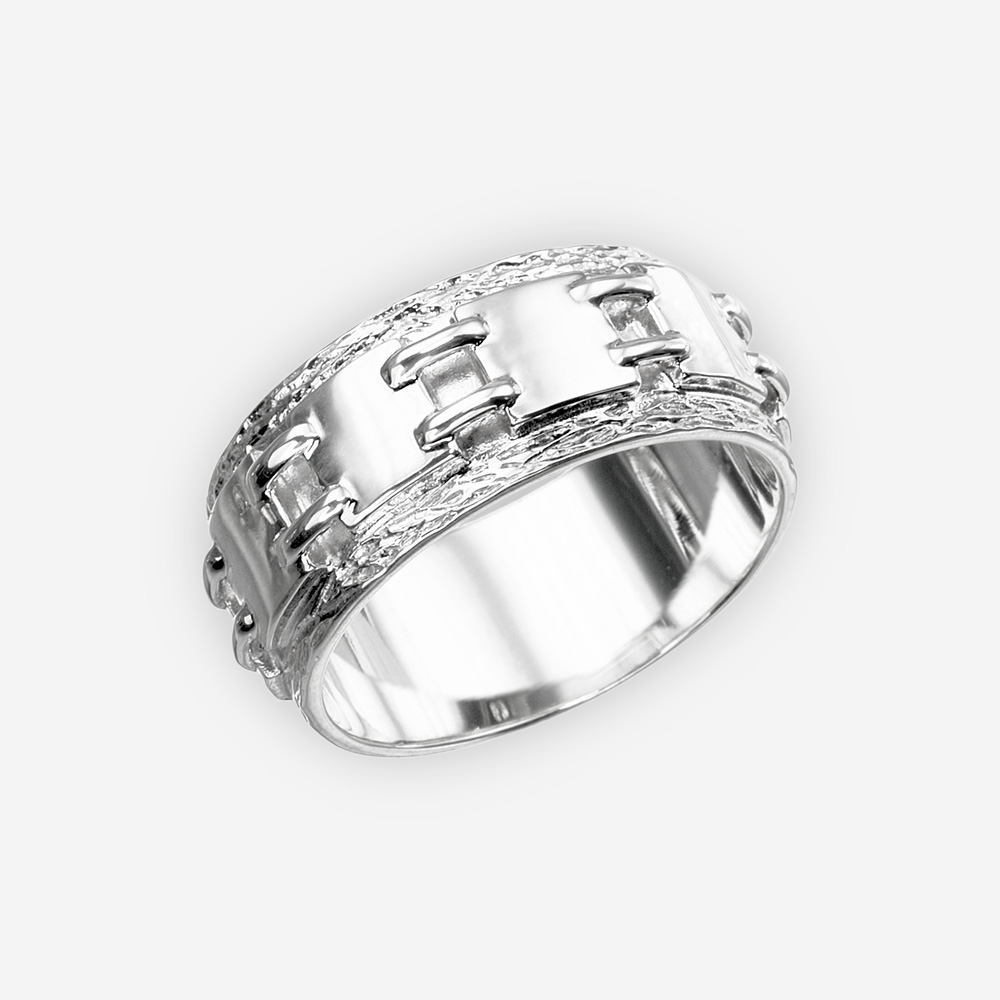 Anillo unisex de lazo de cadena de plata con los finales pulidos y texturizados.