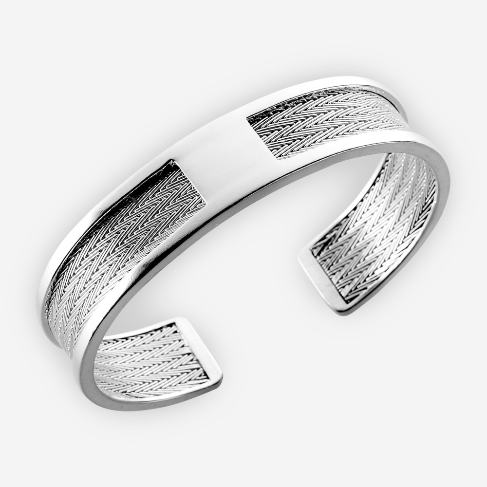 Pulsera de plata de diseño clásico y elegante. Ofrece el diseño tejido de la espiga de pez y está hecho en plata fina .925.